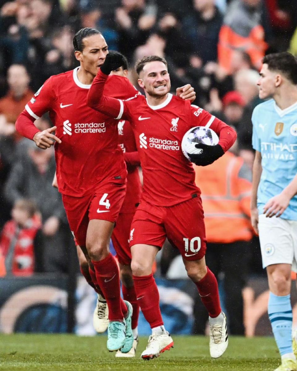 包含又见绝平！利物浦与曼城鏖战至终场，欧文读秒救主的词条
